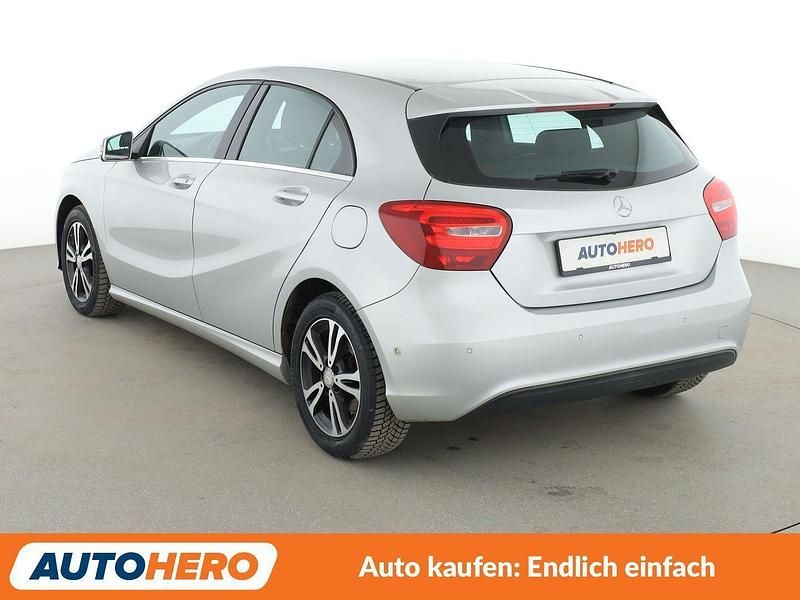 Gebraucht Mercedes A180 Style 109 PS (80 kW) 2016 Silber Limousine