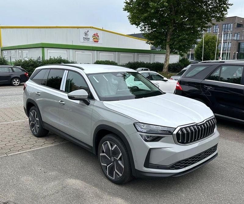 Grau Neu 2025 Skoda Kodiaq Selection SUV | 45.220 € - Bild 1/4