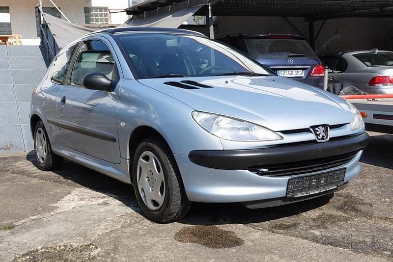 Gebraucht Peugeot 206 69 PS (50 kW) 2001 Silber Kleinwagen