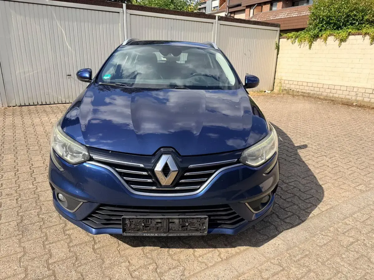 Gebraucht Renault Mégane GrandTour Intens 132 PS (97 kW) 2017 Blau Kombi