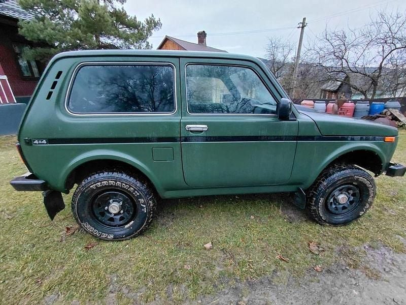Second-hand Lada niva 110 CP (80 kW) 2010 Verde SUV