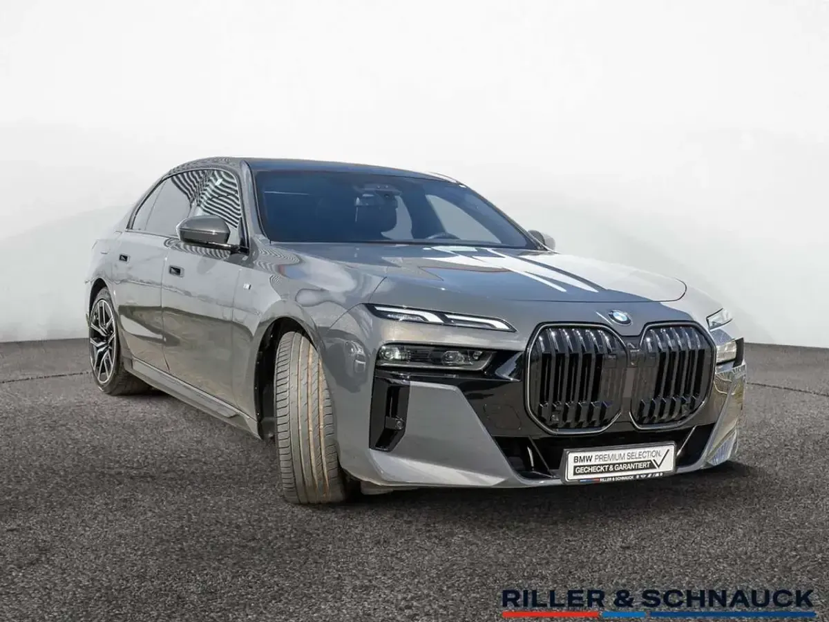 Gebraucht BMW 740 M Sport 286 PS (210 kW) 2024 Grau Limousine