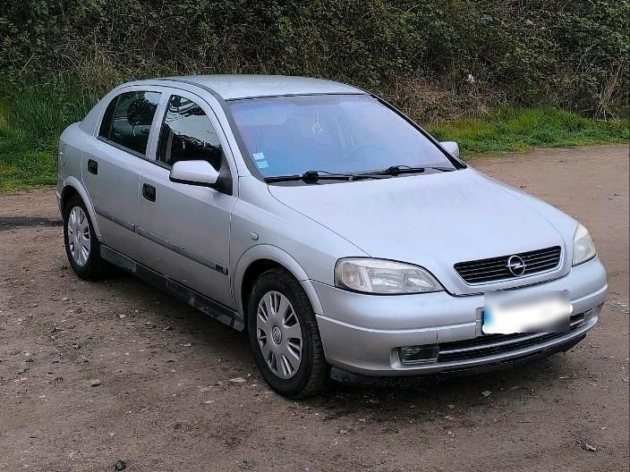 Grau Gebraucht 2001 Opel Astra Limousine | 1.200 € - Bild 1/3