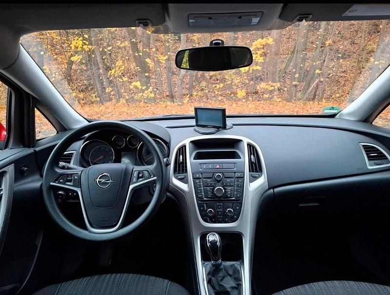 Gebraucht Opel Astra Color Edition 120 PS (88 kW) 2012 Rot Limousine