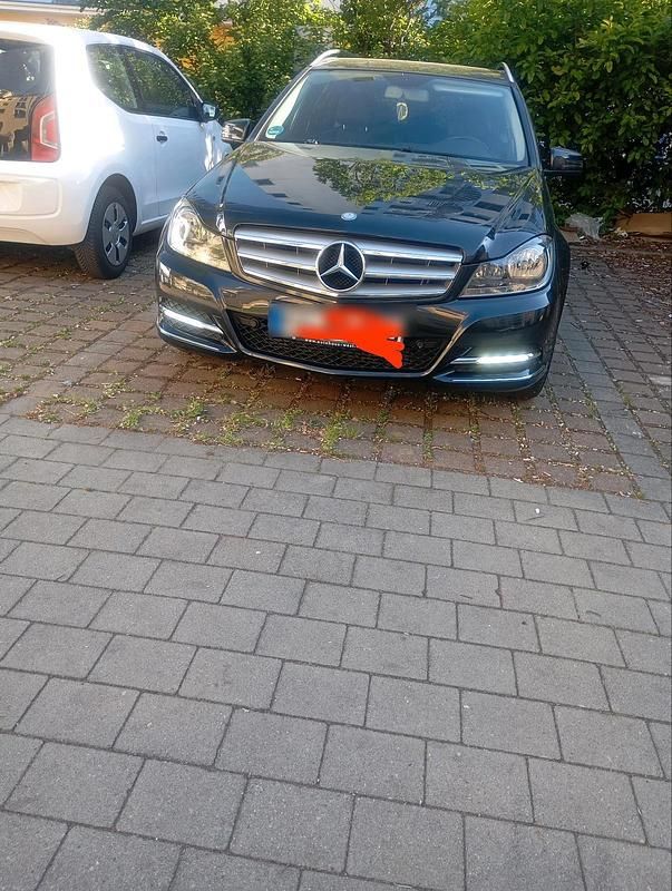 Schwarz Gebraucht 2011 Mercedes C220 Kombi | 6.999 € (Fairer Preis) - Bild 1/4