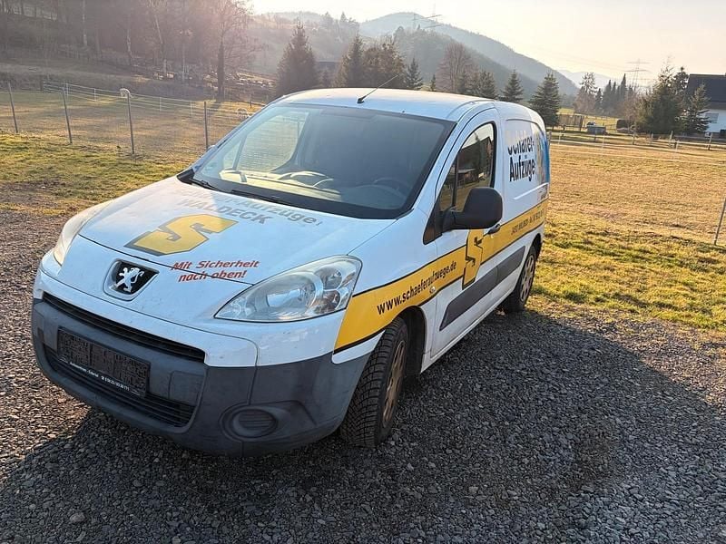 Gebraucht Peugeot Partner 90 PS (66 kW) 2011 Weiß Van / Kleinbus