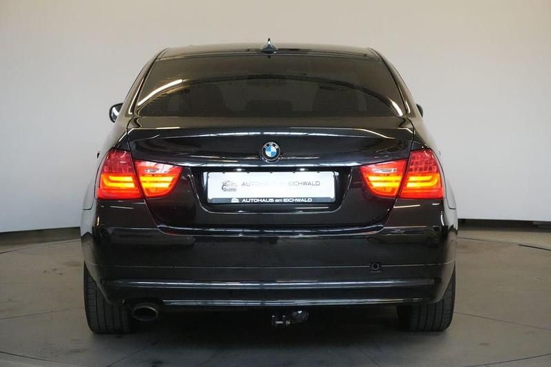 Gebraucht BMW 318 143 PS (105 kW) 2011 Schwarz Limousine