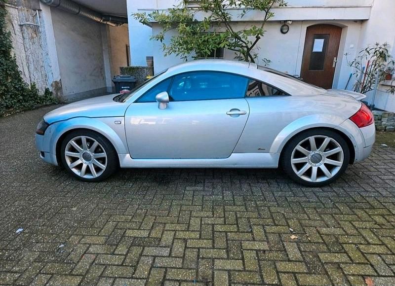 Second-hand Audi TT 224 CP (164 kW) 2004 Argintiu Coupe