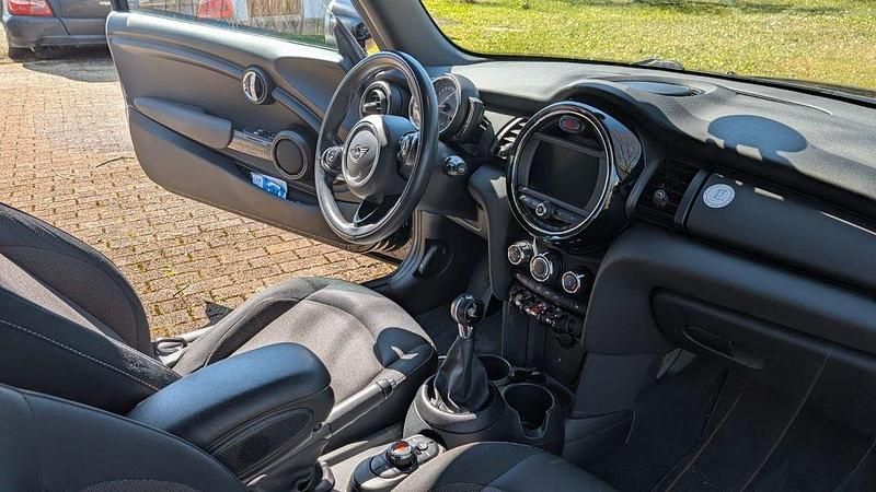 Second-hand Mini ONE 102 CP (75 kW) 2020 Negru Hatchback