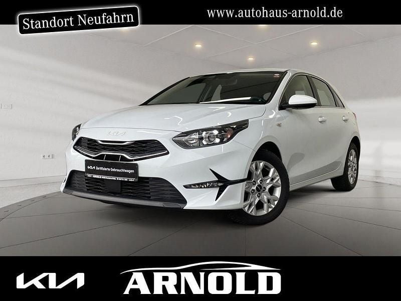 Carraraweiß Gebraucht 2023 Kia Ceed 4 Limousine | 23.800 € (Guter Preis) - Bild 1/4