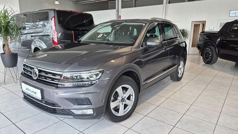 Grau Gebraucht 2017 VW Tiguan Highline SUV | 21.950 € (Guter Preis) - Bild 1/4