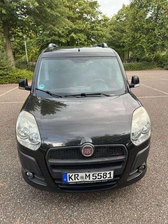 Schwarz Gebraucht 2011 Fiat Doblò Emotion Van / Kleinbus | 7.000 € (Fairer Preis) - Bild 1/4