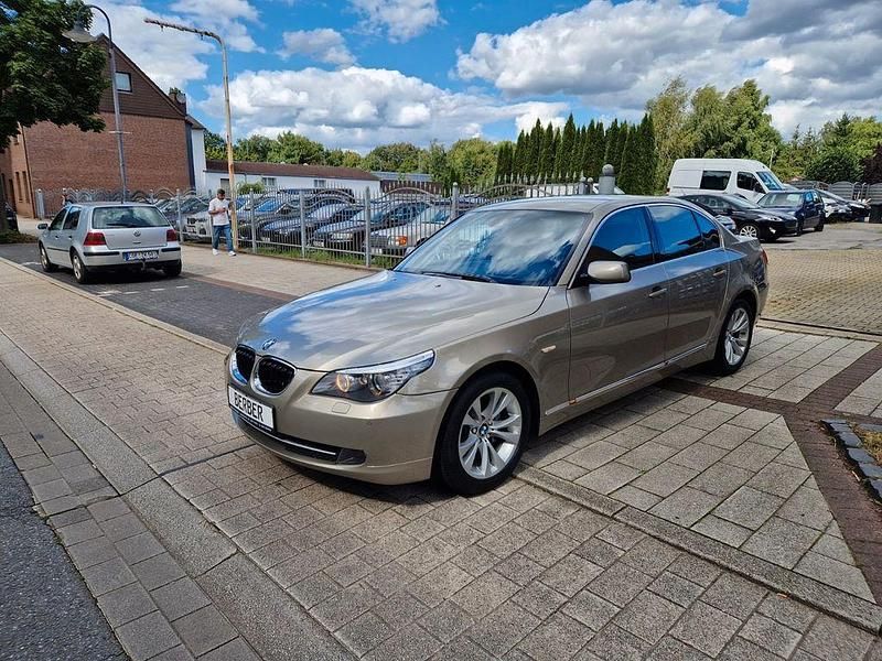 Platinbronze (metallic) Gebraucht 2008 BMW 525 Exclusive Limousine | 9.970 € (Etwas zu teuer) - Bild 1/4