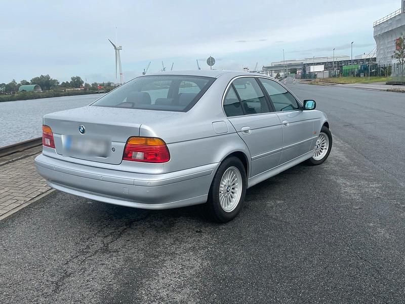Gebraucht BMW 520 170 PS (125 kW) 2001 Silber Limousine