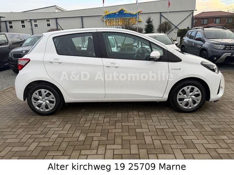 Gebraucht Toyota Yaris Hybrid 75 PS (55 kW) 2019 Weiß Limousine