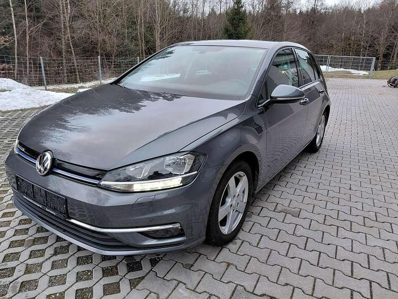 Gebraucht VW Golf VII Join 131 PS (96 kW) 2018 Grau Limousine