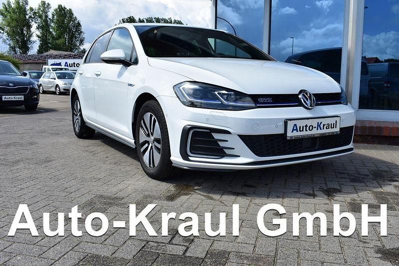 Weiß Gebraucht 2020 VW Golf VIII GTE Limousine | 20.949 € (Superpreis) - Bild 1/4