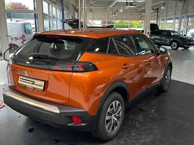 Gebraucht Peugeot e-2008 Active 100 kW (136 PS) 2022 SUV