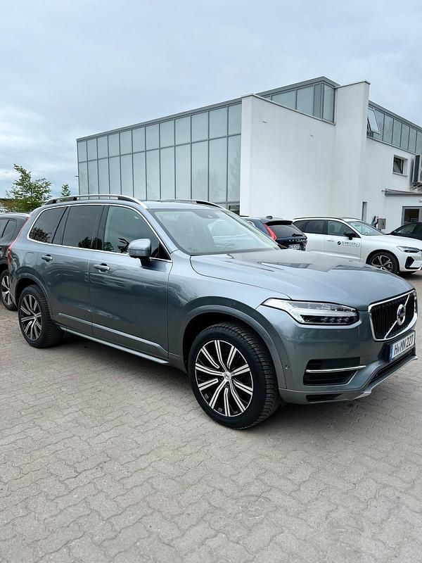 Grau Gebraucht 2018 Volvo XC90 Momentum SUV | 33.400 € (Superpreis) - Bild 1/4