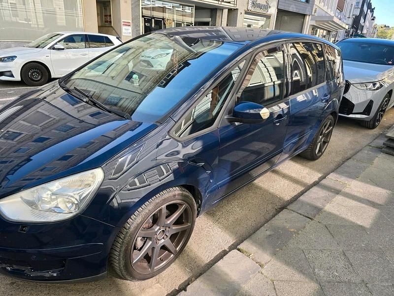Second-hand Ford S-MAX S 140 CP (102 kW) 2010 Albastru Monovolum