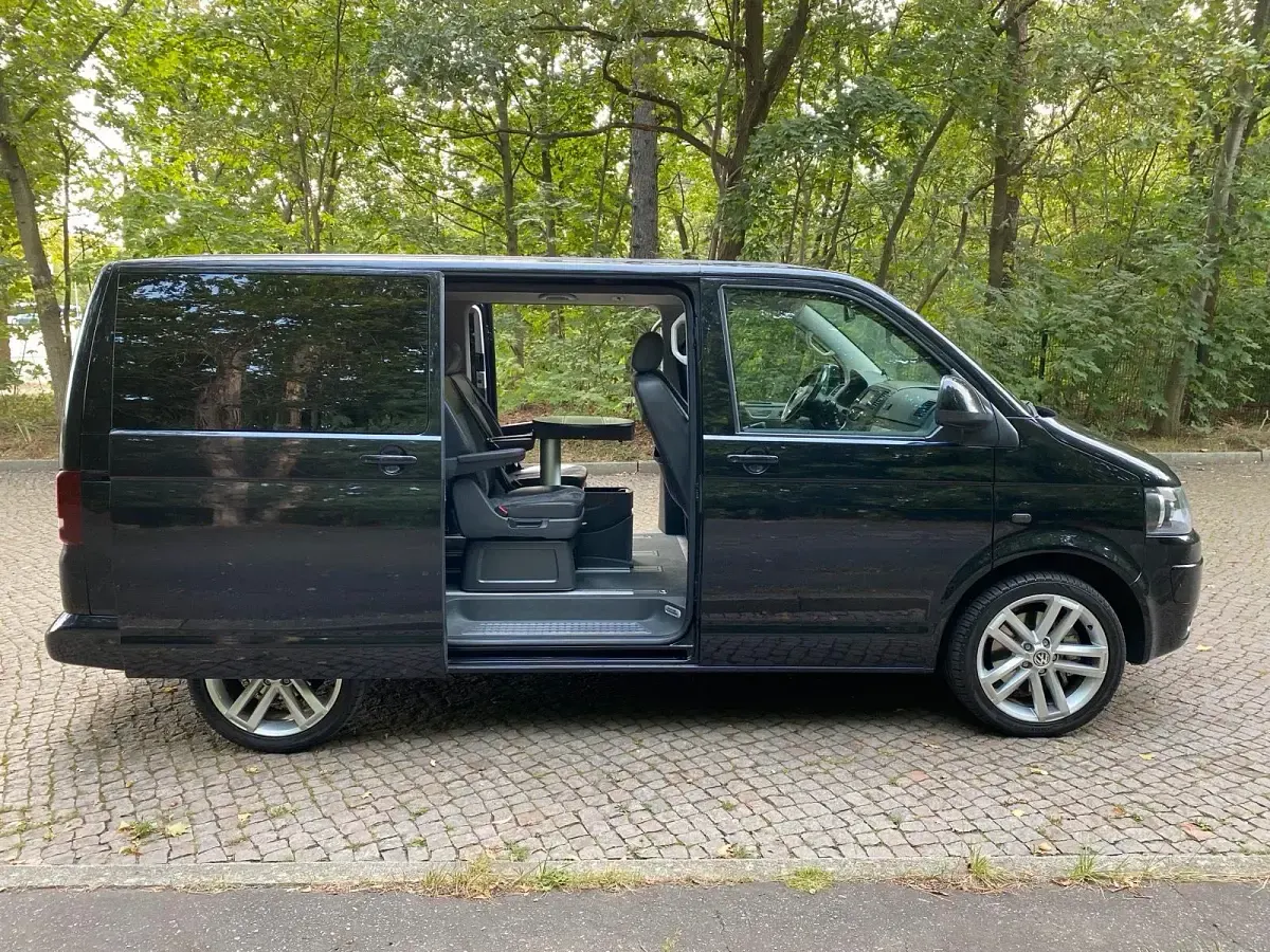 Gebraucht VW Multivan Highline 140 PS (102 kW) 2011 Schwarz Van / Kleinbus