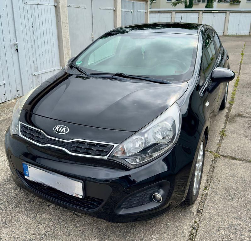 Schwarz Gebraucht 2014 Kia Rio 2 Limousine | 7.000 € (Fairer Preis) - Bild 1/4