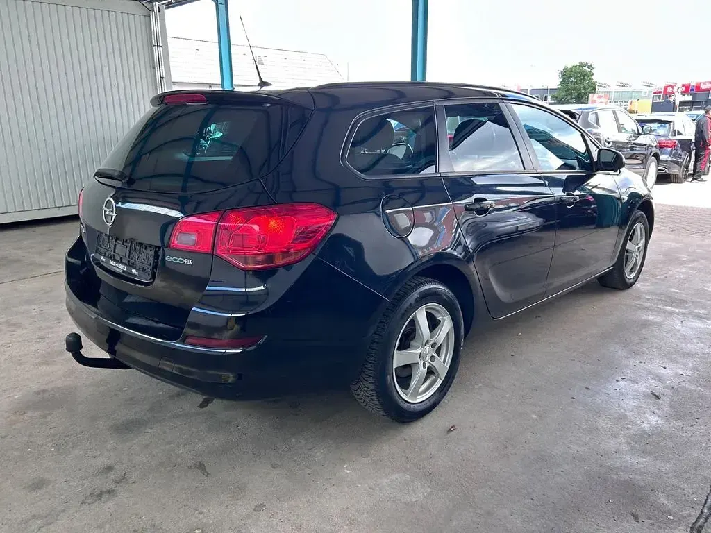 Gebraucht Opel Astra Design Edition 101 PS (74 kW) 2012 Schwarz Kombi