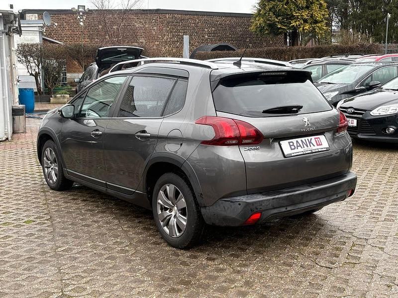 Gebraucht Peugeot 2008 110 PS (80 kW) 2019 Lackierung platiniumgrau SUV