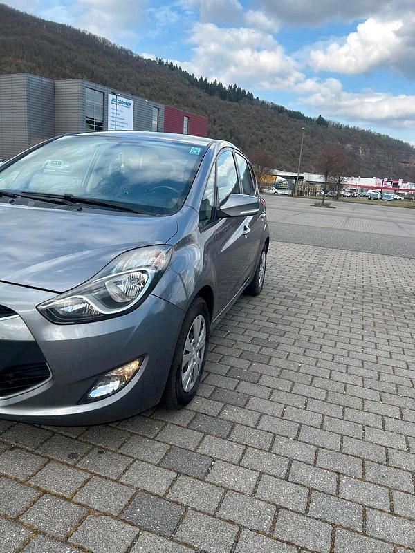 Gebraucht Hyundai ix20 116 PS (85 kW) 2012 Grau Kleinwagen