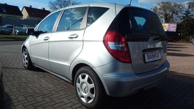 Gebraucht Mercedes A180 116 PS (85 kW) 2011 Polarsilber  metalliclack Kleinwagen