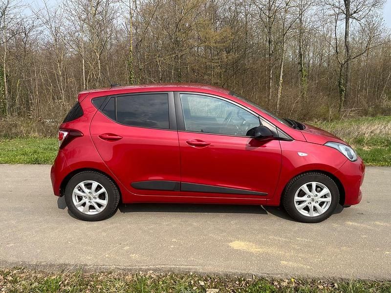 Gebraucht Hyundai i10 Style 87 PS (63 kW) 2018 Rot Kleinwagen