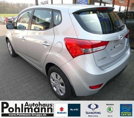 Silber metallic Gebraucht 2015 Hyundai ix20 Classic Van / Kleinbus | 13.300 € (Teuer) - Bild 1/4