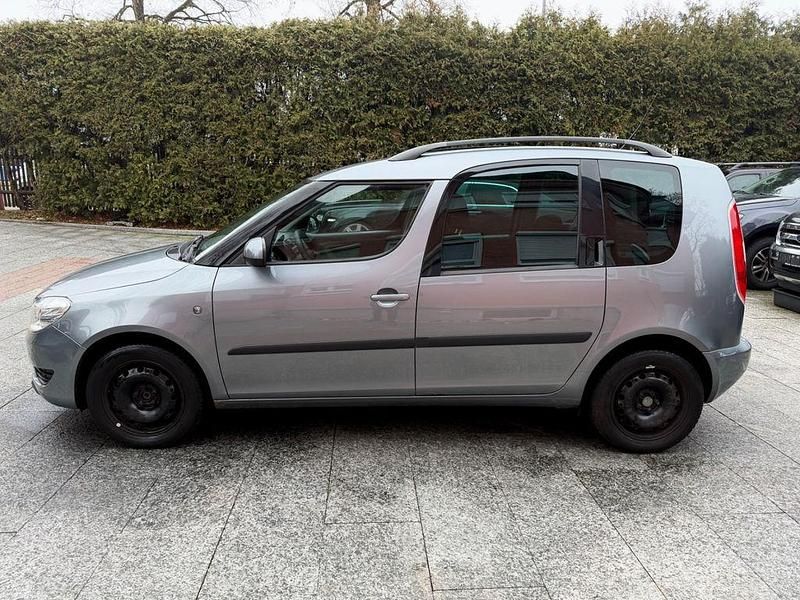 Grau Gebraucht 2011 Skoda Roomster Plus Edition Van / Kleinbus | 2.980 € (Fairer Preis) - Bild 1/4