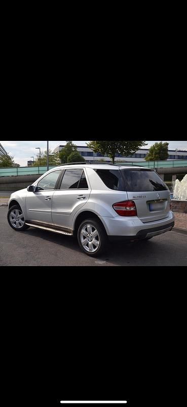 Gebraucht Mercedes ML320 224 PS (164 kW) 2007 Silber SUV