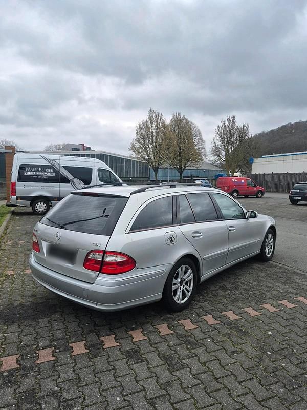 Gebraucht Mercedes E220 150 PS (110 kW) 2004 Silber Kombi