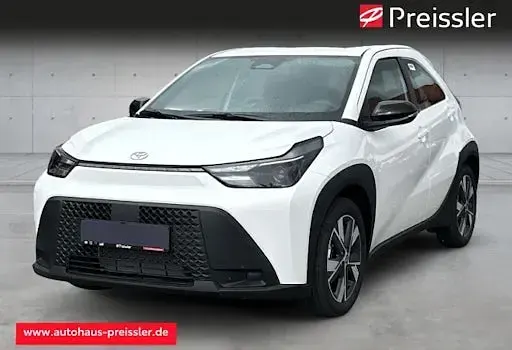 Neu Toyota Aygo X Active 116 PS (85 kW) 2026 Weiß SUV