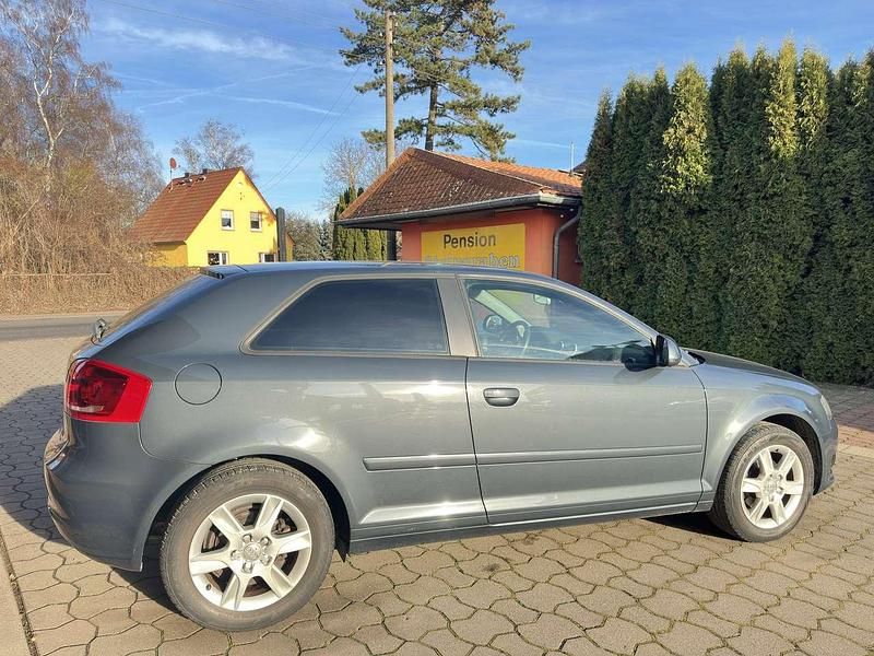 Gebraucht Audi A3 Attraction 102 PS (75 kW) 2009 Meteorgrau perleffekt Limousine