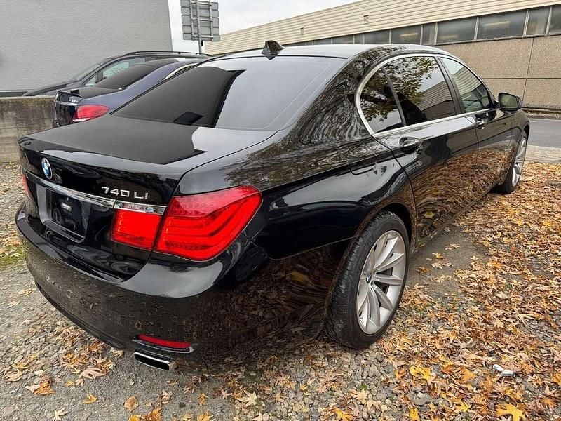 Gebraucht BMW 740L 326 PS (239 kW) 2012 Schwarz (metallic) Limousine
