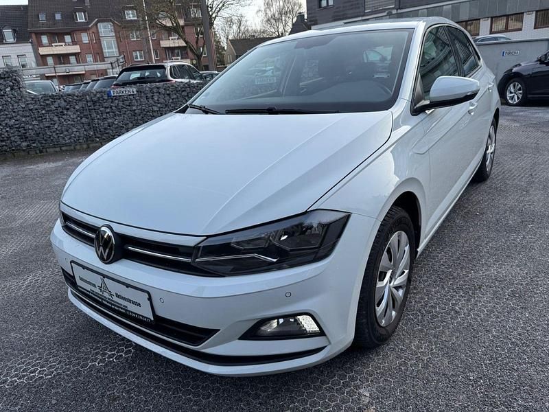 Weiß Gebraucht 2021 VW Polo Comfortline Kleinwagen | 14.999 € (Guter Preis) - Bild 1/4
