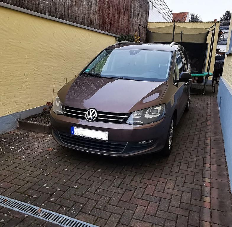 Braun Gebraucht 2011 VW Sharan Van / Kleinbus | 9.000 € (Fairer Preis) - Bild 1/4