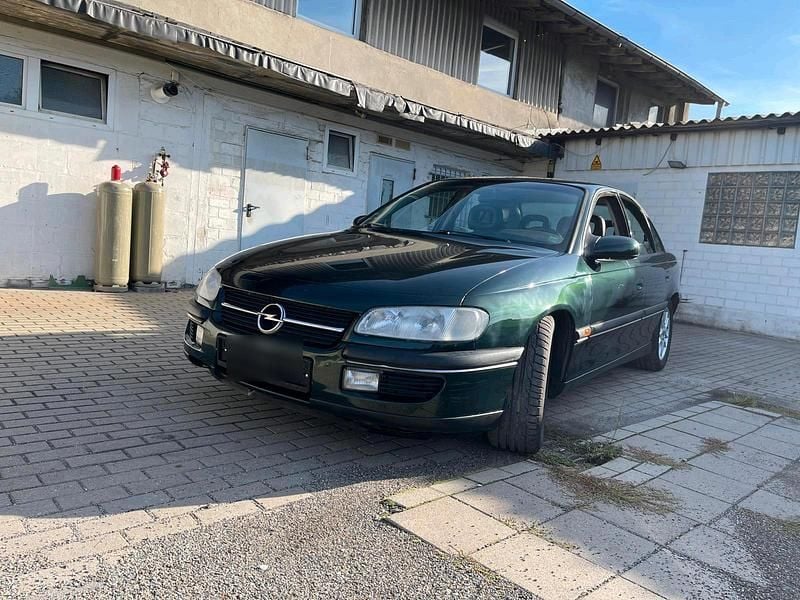 Grün Gebraucht 1997 Opel Omega Limousine | 1.900 € (Fairer Preis) - Bild 1/4