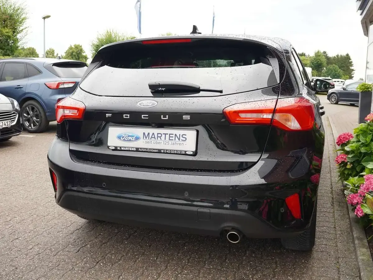 Gebraucht Ford Focus Titanium 125 PS (91 kW) 2022 Obsidianschwarz metallic Kleinwagen