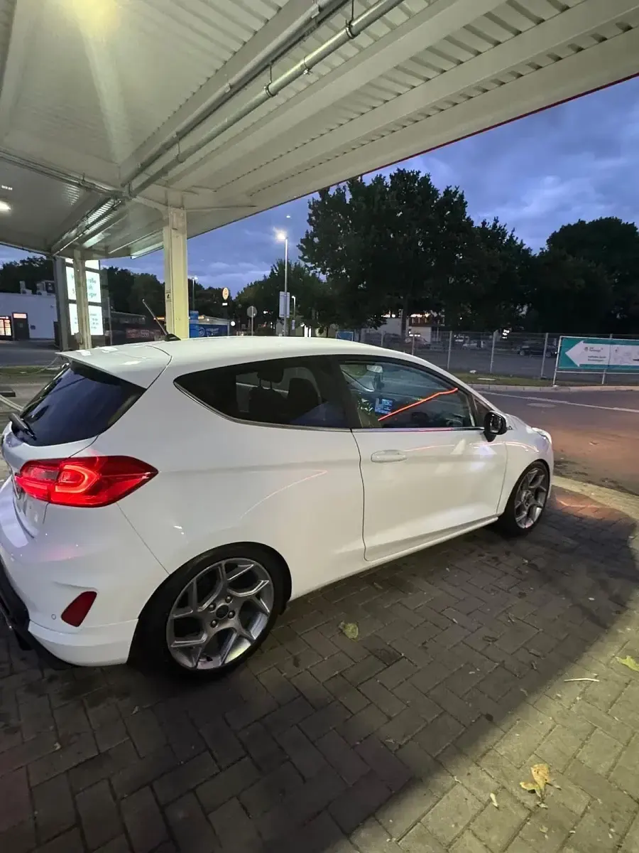 Gebraucht Ford Fiesta ST-Line 101 PS (74 kW) 2017 Weiß Kleinwagen