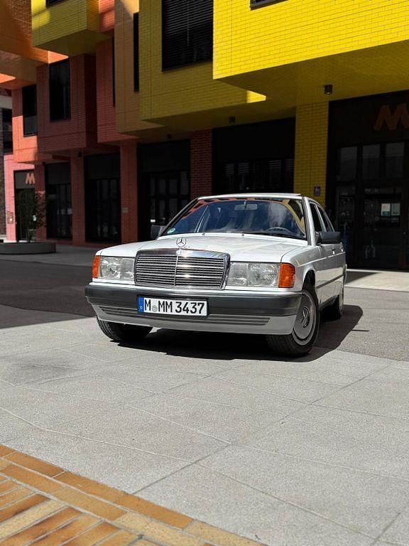 Weiß Gebraucht 1991 Mercedes 190 Limousine | 8.990 € - Bild 1/4