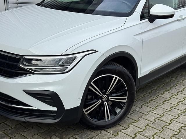 Gebraucht VW Tiguan Active 131 PS (96 kW) 2022 Pure white SUV