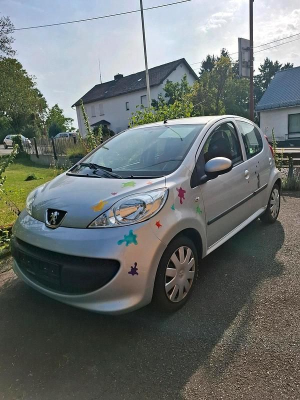 Silber Gebraucht 2008 Peugeot 107 Kleinwagen | 2.100 € (Fairer Preis) - Bild 1/4