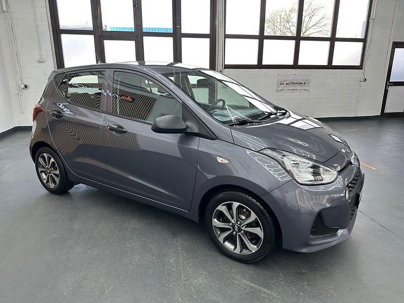 Gebraucht Hyundai i10 GO! 67 PS (49 kW) 2018 Grau Kleinwagen
