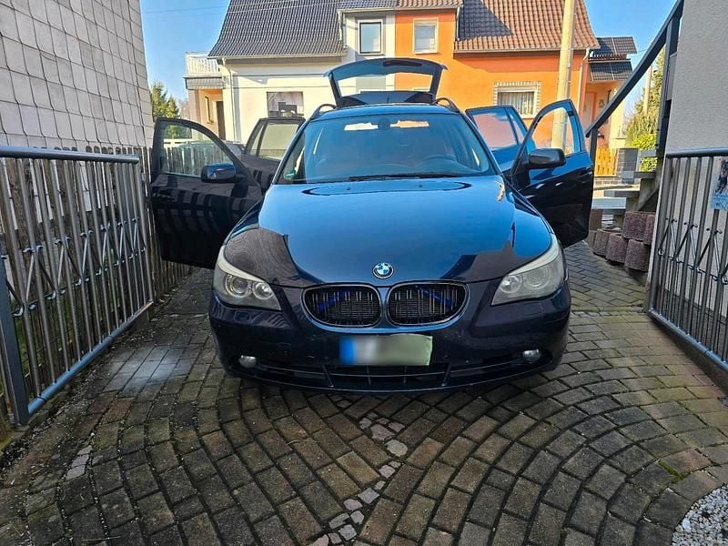 Gebraucht BMW 530 258 PS (189 kW) 2007 Blau Kombi