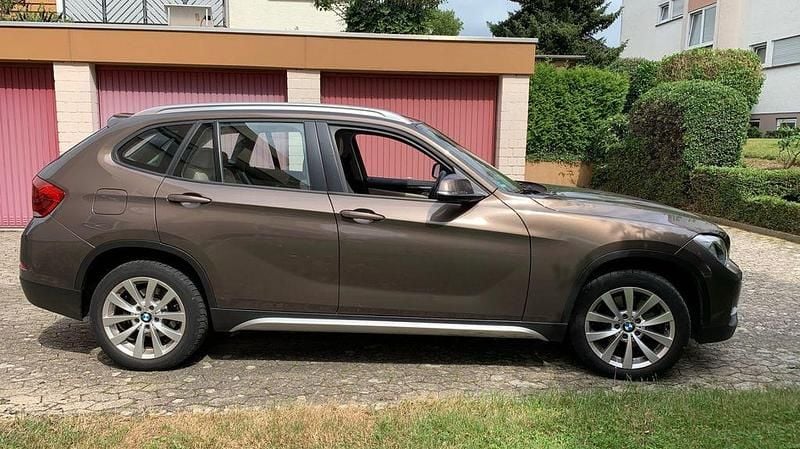 Braun Gebraucht 2013 BMW X1 Sport Line SUV | 12.000 € (Guter Preis) - Bild 1/2