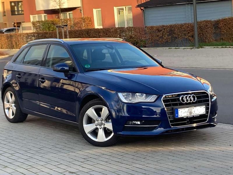 Blau Gebraucht 2015 Audi A3 Sportback Ambition Kombi | 12.750 € (Fairer Preis) - Bild 1/4